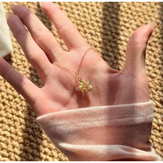 The only dainty star choker you need for that clean girl aesthetic and effortless layering