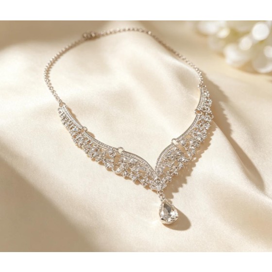 Bohemian Rhinestone Choker Necklace – Trendy Statement Jewelry for Parties and Dates