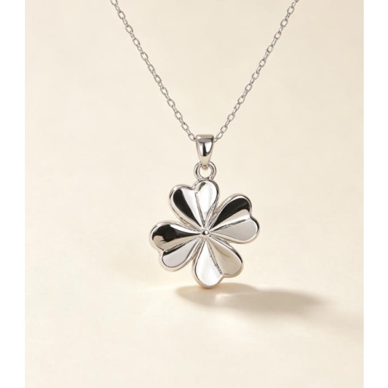 Lucky Clover Pendant Necklace Minimal Elegant Jewelry for Everyday Wear